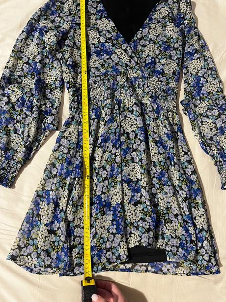 Kvietkové šaty, stradivarius,m