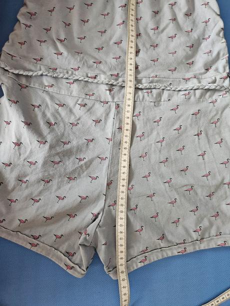 Overal s plameniakmi, xs