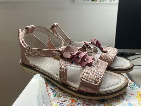 Sandalky zn. emel, 30