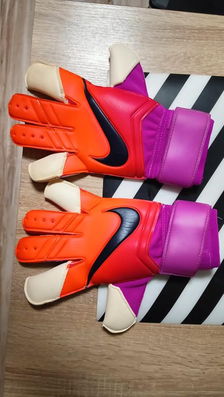 Brankárske rukavice 9,5 nike  s poštou, 