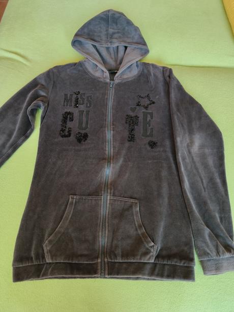 Zamatová mikina, 170