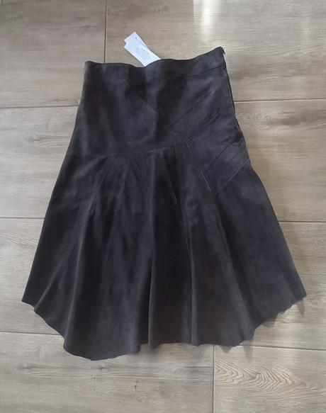 Kožená sukňa, 38