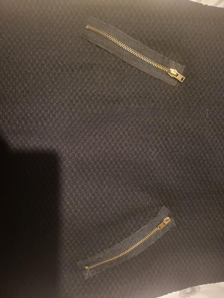 Strukturovane saty so zipsom,