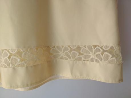 Žlté spoločenské šaty, 40