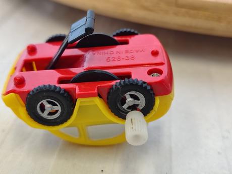 Raritné vintage autíčko na kľúčik vw beetle 90. r,