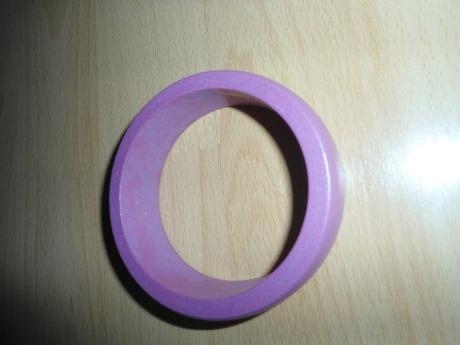 Hruby fialovy naramok, 