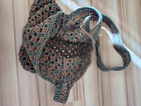Háčkovaná taška,