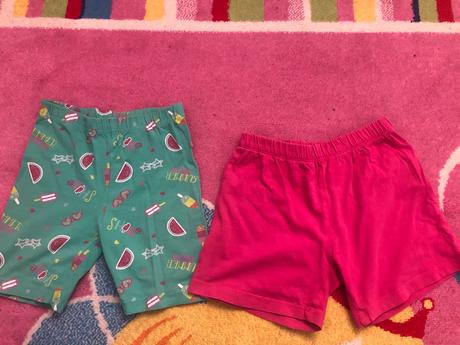 Dvoje kraťasky-pyžamká, 122