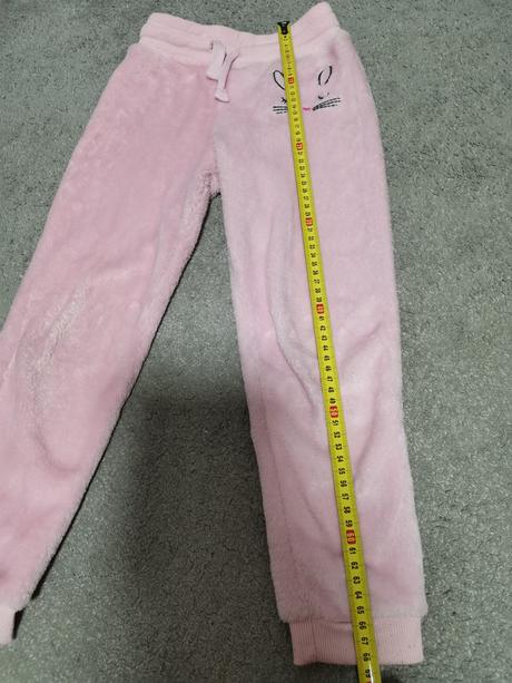 Teplé tepláčky, 122