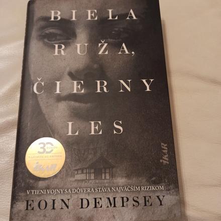 Biela ruža čierny les,
