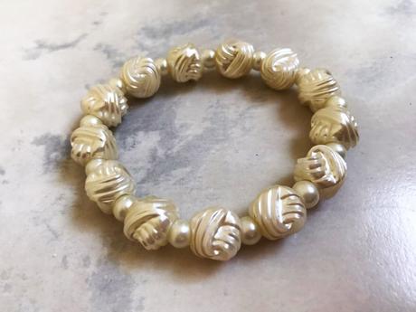 Perleťový náramok, 