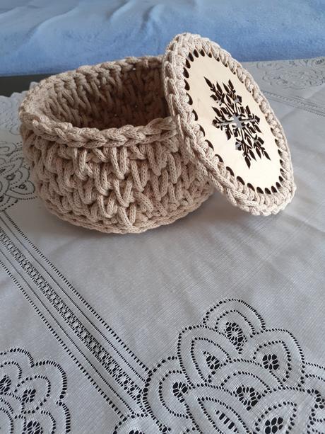 Háčkovaný košík, 