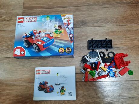Lego marvel- spiderman v aute, 