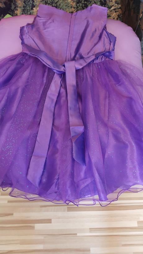 Predám nové krásne slávnostné detské šaty, 116