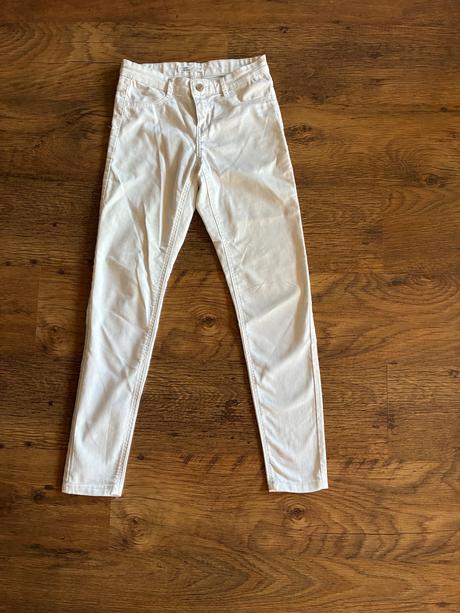 Biele tenšie rifle, sinsay,36