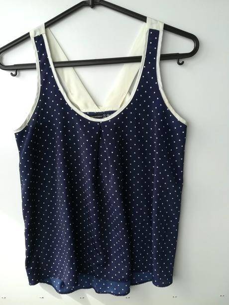 Tielko s mašľou, atmosphere,34