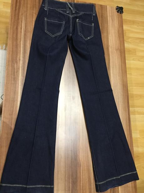 Nohavice s pukmi, 26