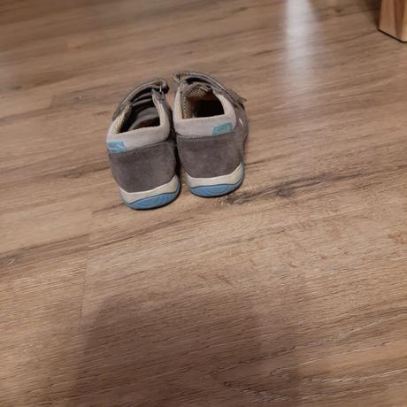 Celokožene tenisky, 34