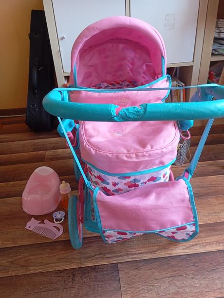 Kočík s príslušenstvom pre bábiky a bábikou,