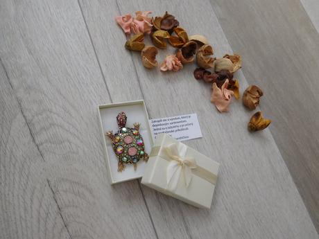 Korytnačka farebná brošňa kovová-nová,, 