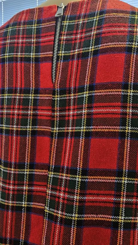 Kárované šaty, 38