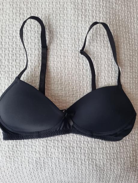 Prvé dievčenské podprsenky, 146