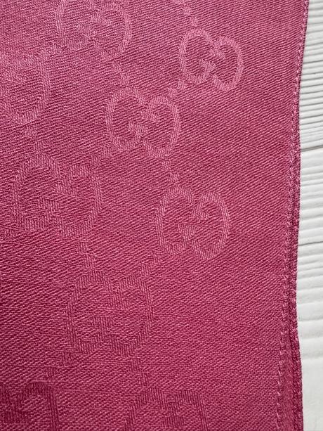 Gucci - ružový šál, 