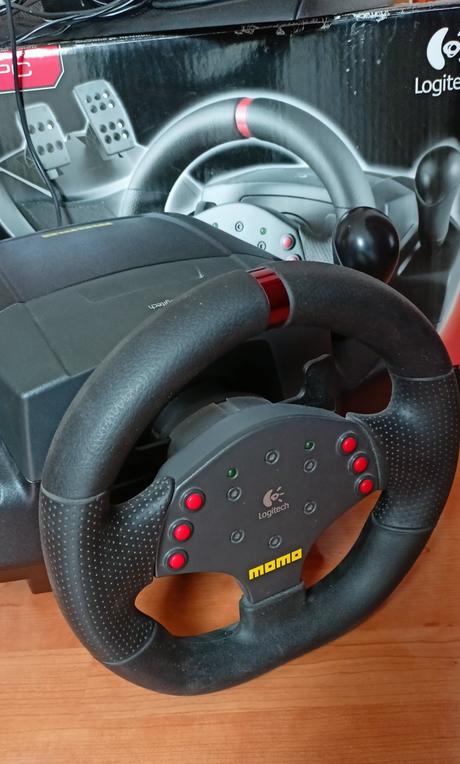 Hrací volant s pedálmi logitech, 