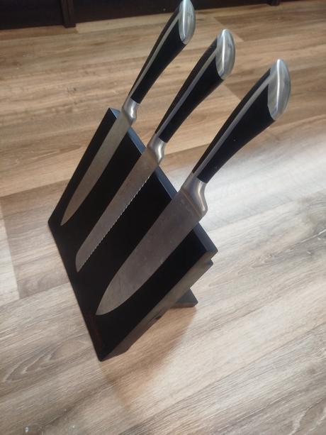 Magneticky drziak nozov, 