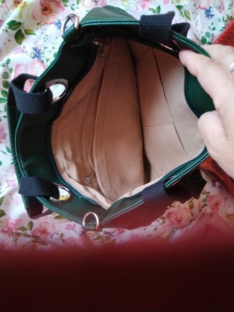 Tmavozelená kabelka, 