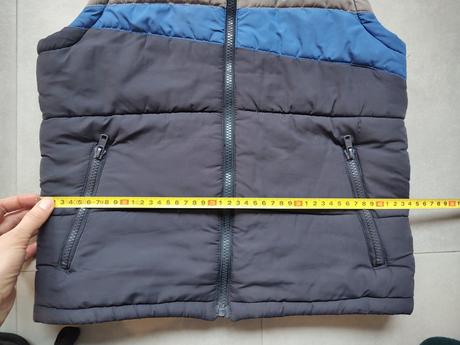 Hrubá vesta s kapucou, f&f,140
