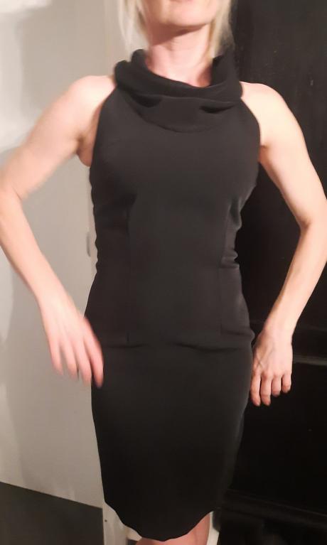 Talianske elegantné malé čierne šaty, s