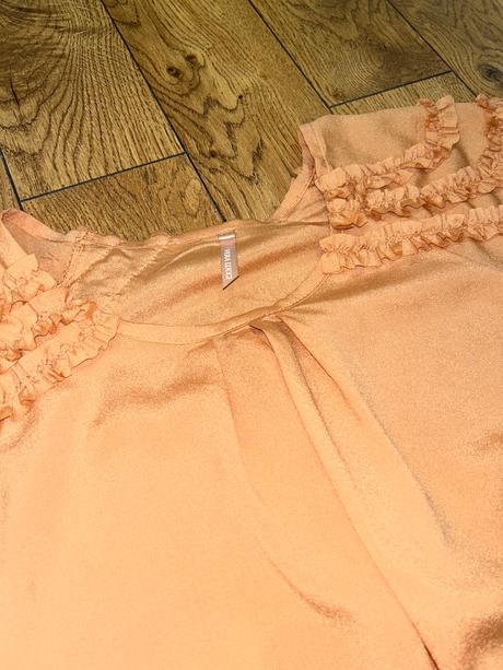 Broskyňová blúzka, s