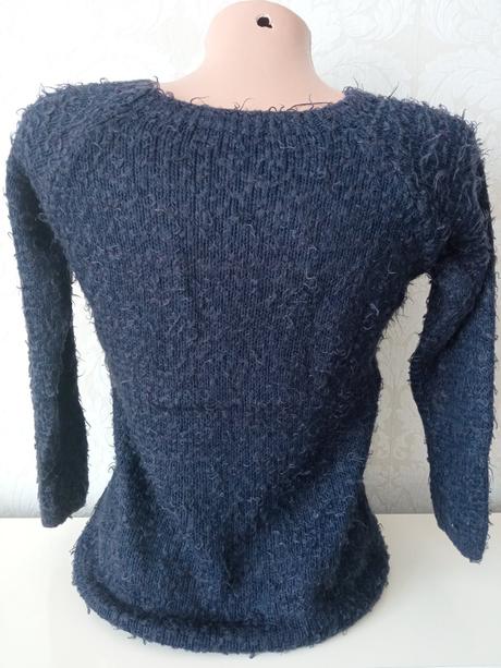 Dievčenský huňatý sveter so srdiečkami fialový, 134