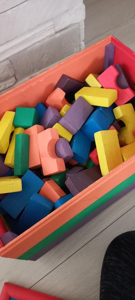 Box s drevenymi kockami 170 kusov, 