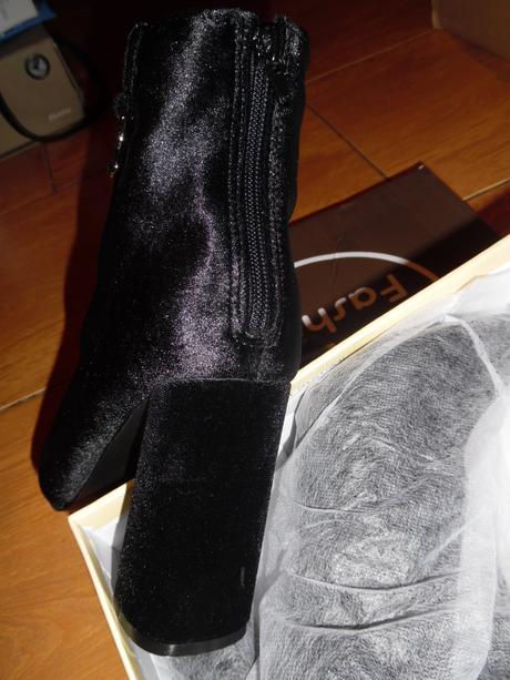 Zamatové kotníčky, 40