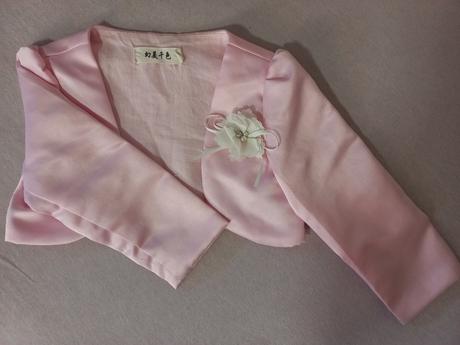 Saténové bolerko, 104