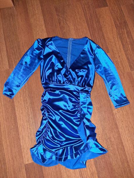 Saténové šaty., 36