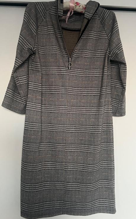 Púzdrové šaty betty barclay s, s