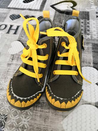 Platené tenisky, 25