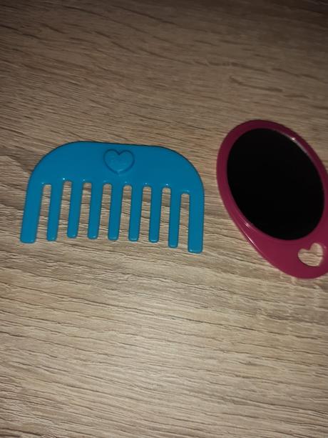 Hrebeň a zrkadlo na hranie barbie, 