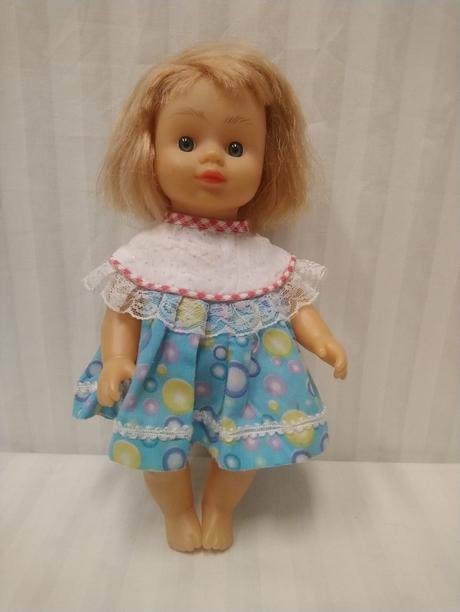Plastová bábika modré šaty, 28 cm,