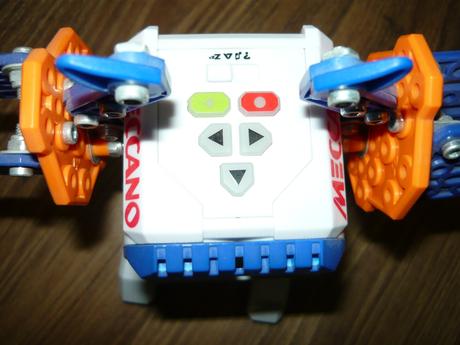 Rozprávajúci robot -meccano micronoid basher, 