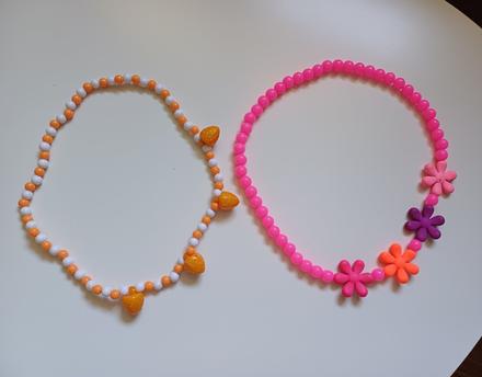 2ks farebné dievčenské náhrdelníky, 