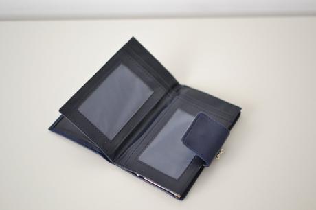 Tmavomodrá peňaženka, 