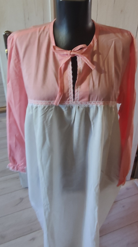 Ružovo-biela retro,