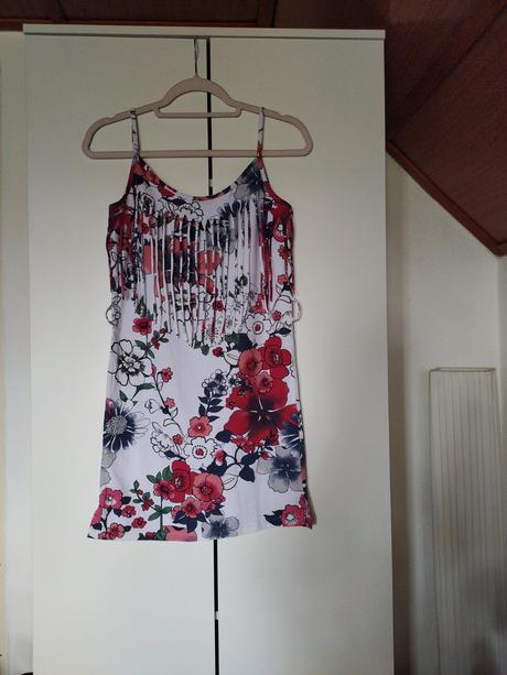 Obtiahnuté šaty, miss selfridge,s