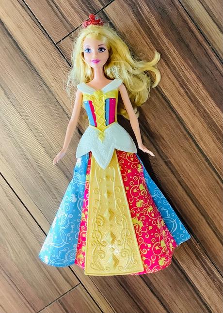 Barbie silkova ruzenka meniace saty, 