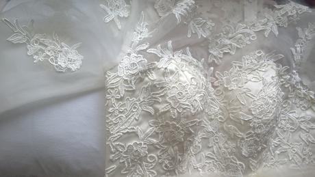 Svadobné šaty s čipkou v midi dĺžke, 42