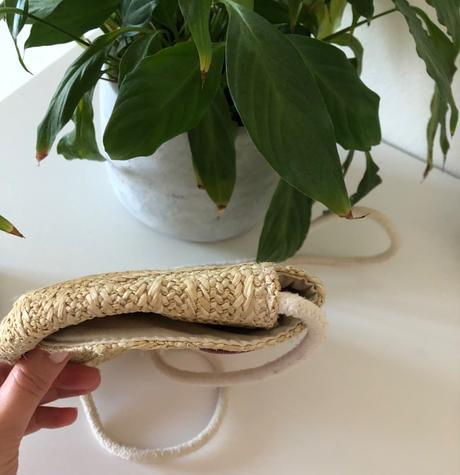 Malá detská slamená kabelka psík, 